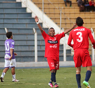 Universitario levanta cabeza en la Liga