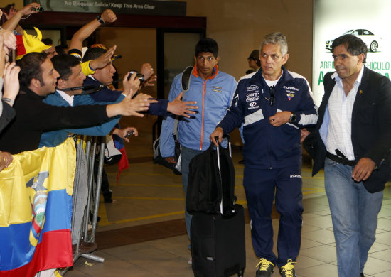 El tcnico de la seleccin ecuatoriana, el colombiano Reinaldo Rueda, al llegar a Santiago de Chile.