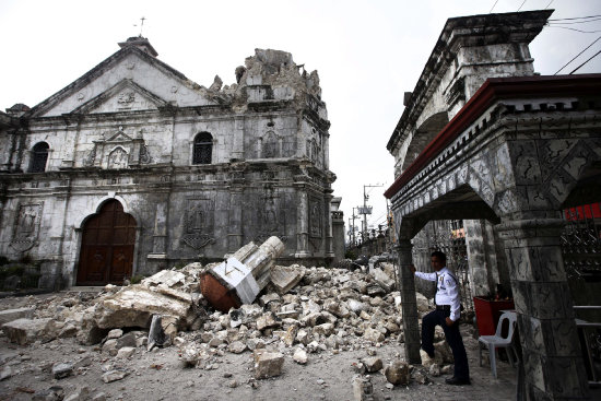 DAOS. Ruinas de la iglesia histrica de Santo Nino tras el terremoto de 7,2 grados que sacudi la ciudad de Cebu en Filipinas, ayer.