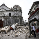 DAOS. Ruinas de la iglesia histrica de Santo Nino tras el terremoto de 7,2 grados que sacudi la ciudad de Cebu en Filipinas, ayer.