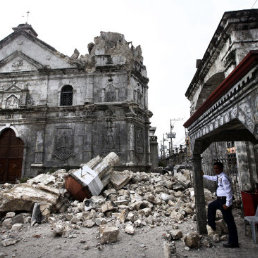 DAOS. Ruinas de la iglesia histrica de Santo Nino tras el terremoto de 7,2 grados que sacudi la ciudad de Cebu en Filipinas, ayer.