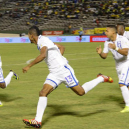 La celebracin de los hondureos luego de concluir el partido.