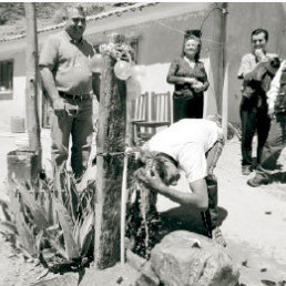 SERVICIO. Agua para los vecinos.