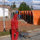 PREPARATIVOS. Muchas empresas dejaron para ltima hora la instalacin de sus stands.