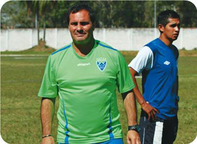 El DT Malvestitti definir el onceno hoy, en una cancha de Blooming.