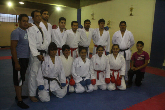 Los seleccionados nacionales durante su primer entrenamiento de ayer.