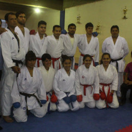 Los seleccionados nacionales durante su primer entrenamiento de ayer.