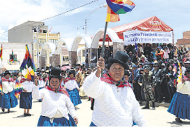 Conmemoracin. Los paceos celebraron, ayer, la fundacin de su departamento.