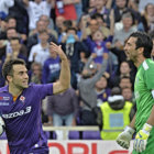 Giuseppe Rossi (i), del Fiorentina, le anot tres goles al Juventus.