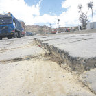 COLAPSO. La plataforma est completamente destruida y los conductores deben hacer peripecias para circular en el tramo entre la rotonda de FANCESA y la fbrica, cerca de dos kilmetros.