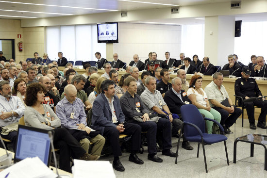 PROTESTA. Familiares de las vctimas de ETA cuestionaron la sentencia.