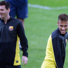 Los barcelonistas Lionel Messi (i) y Neymar en la prctica de ayer.