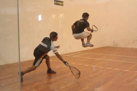 El chuquisaqueo Gonzalo Paco cay ayer frente al canadiense Coby Iwaasa.