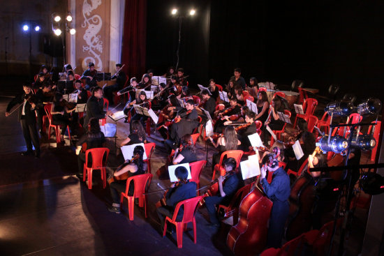 RECITAL. La Orquesta Sinfnica del Instituto Laredo dirigida por Augusto Guzmn.