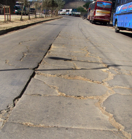 PREOCUPANTE. La avenida Marcelo Quiroga Santa Cruz est completamente deteriorada.