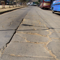 PREOCUPANTE. La avenida Marcelo Quiroga Santa Cruz est completamente deteriorada.