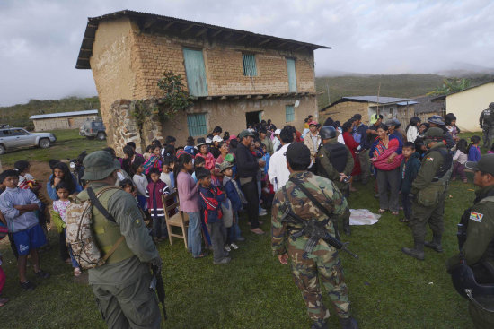 MIRAFLORES. Una vista de las tareas de investigacin desarrolladas ayer, en la zona de conflicto.