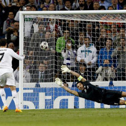 Cristiano Ronaldo anota el segundo gol madridista y el del triunfo sobre Juventus.