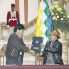 ACTO. El presidente Evo Morales promulga el decreto para mineros de Colquiri.