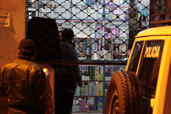 ANTECEDENTE. La accin de la Polica ante el robo a una farmacia el ao pasado.