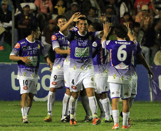 Real Potos (arriba) se enfrentar esta tarde a Wilstermann, en busca de acabar con su invicto.