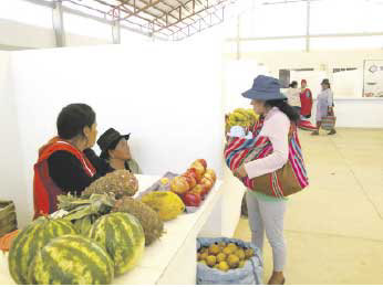 MERCADO: Ofrecen variedad de productos.