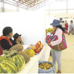 MERCADO: Ofrecen variedad de productos.