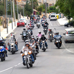 TRFICO. La motocicleta es un medio de transporte rpido y econmico, pero requiere mucha precaucin por parte de quienes la conducen.