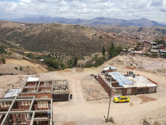 PREOCUPANTE. Ante la descuido de la Alcalda, se construyen viviendas en aires municipales que fueron rellenados y a futuro corren peligro.