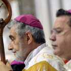 PEDIDO. Monseor Sergio Guarberti, durante su homila dominical en Santa Cruz, desde donde pidi imparcialidad para dar con los autores de las muertes.