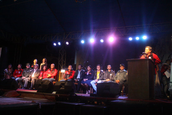 CEREMONIA. Autoridades y representantes de la plataforma institucional de la Fundacin Fexpo compartieron escenario, anoche.