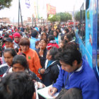 La delegacin chuquisaquea minutos antes de subirse a las flotas.