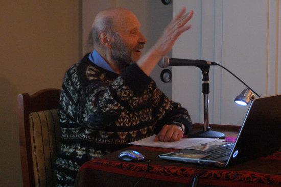 CHARLA. El acadmico Xavier Alb durante su conferencia, ayer.