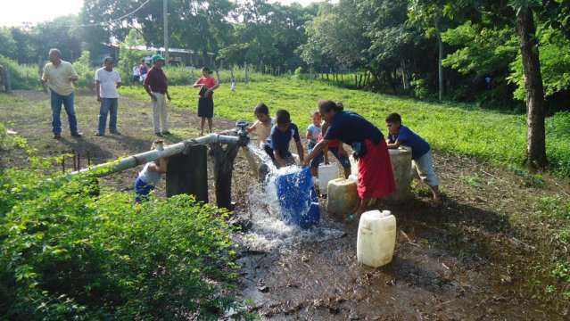 ALERTA. Los vecinos de las comunidades en el rea rural del Departamento que tienen el servicio de agua por tubera consumen el lquido elemento sin ningn tipo de tratamiento.