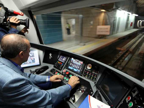 APERTURA. El moderno tnel cambia el panorama del transporte entre dos continentes.