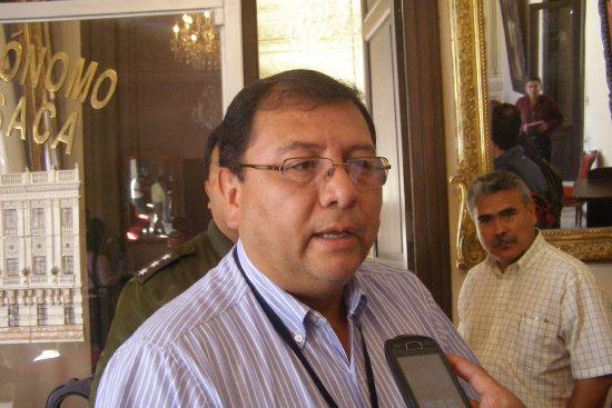 PRESENCIA. El ministro de Medio Ambiente y Agua, Jos Antonio Zamora, estuvo en Sucre.