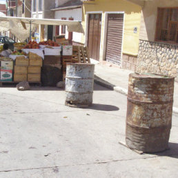 CONFLICTO. Comerciantes se niegan a retirarse de las calles.