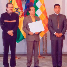 DISTINCIN. Ernesto Cavour (medio) junto a Juan Carlos Alurralde (izq.) y Fernando Huanacuni (der.)