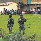 SITUACIN. Contina la presencia policial en algunas comunidades de Apolo.