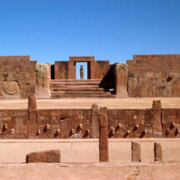 Ciudadela. El sitio arqueolgico Tiahuanaco est ubicado a 15 kilmetros al sudeste del lago Titicaca.