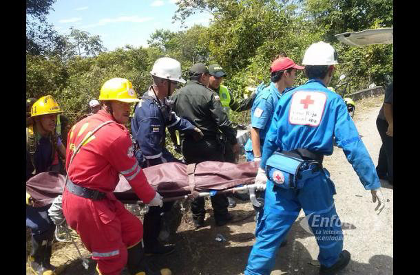 ACCIDENTE. El rescate de los cuerpos.