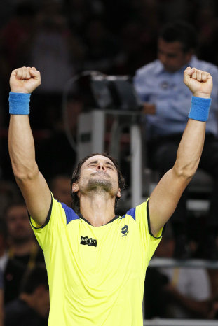 El espaol David Ferrer despach a su compatriota Rafael Nadal para avanzar a la final de Bercy.