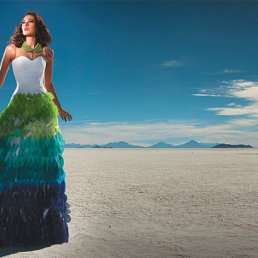 MODA. Un diseo de Galo Snchez con el trasfondo del Salar de Uyuni, imagen promocional del evento.