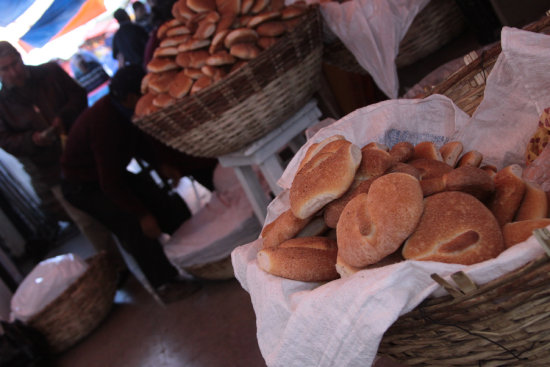 PRECIO. La unidad de pan de batalla se debe vender a 0,40 centavos en las tiendas de barrio.