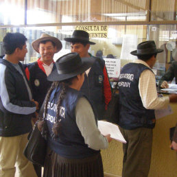 CEREMONIA. El momento de la entrega.