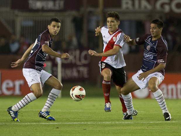 En el cotejo de ida, Lans y River igualaron sin apertura de goles.