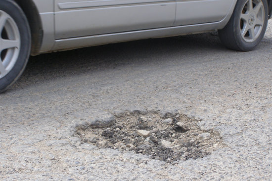 BACHES: Obstaculizan la libre circulacin.