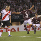 Los jugadores de Lans celebran el triunfo sobre River.