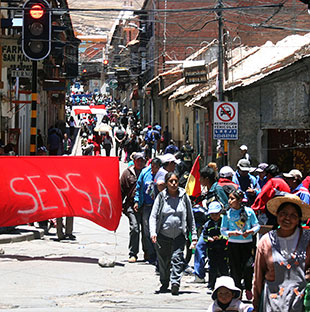 Cvicos en Potos llaman a desfile militante