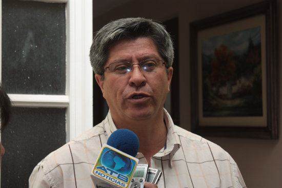 ANUNCIO. El ex rector y ex alcalde de Sucre, Jaime Barrn, comunic ayer la noticia.